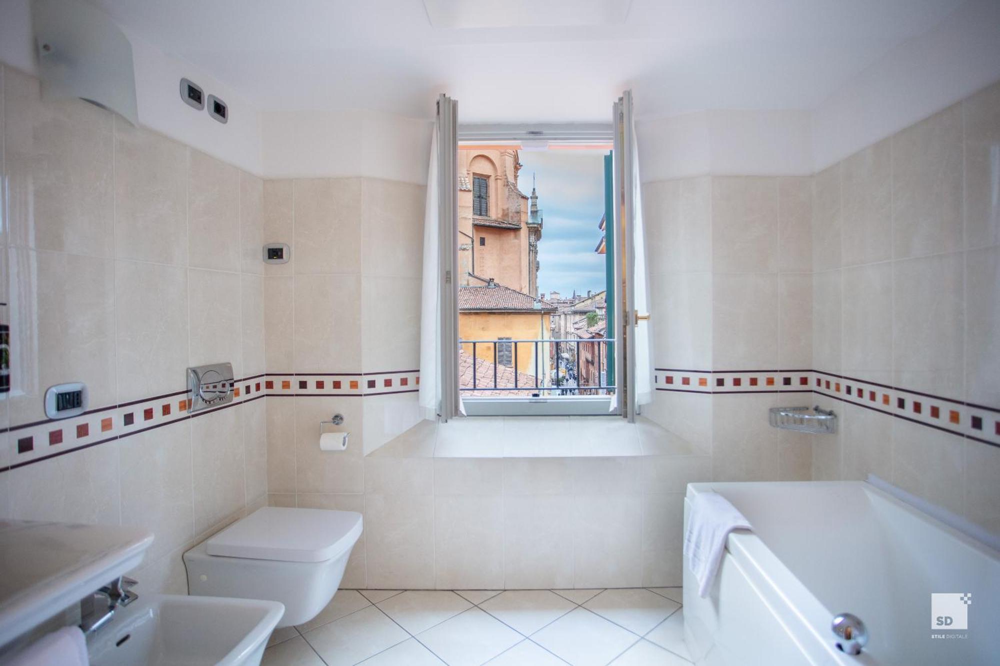 Urbanicooh Asinelli - Balcony On Piazza Maggiore โบโลญญา ภายนอก รูปภาพ