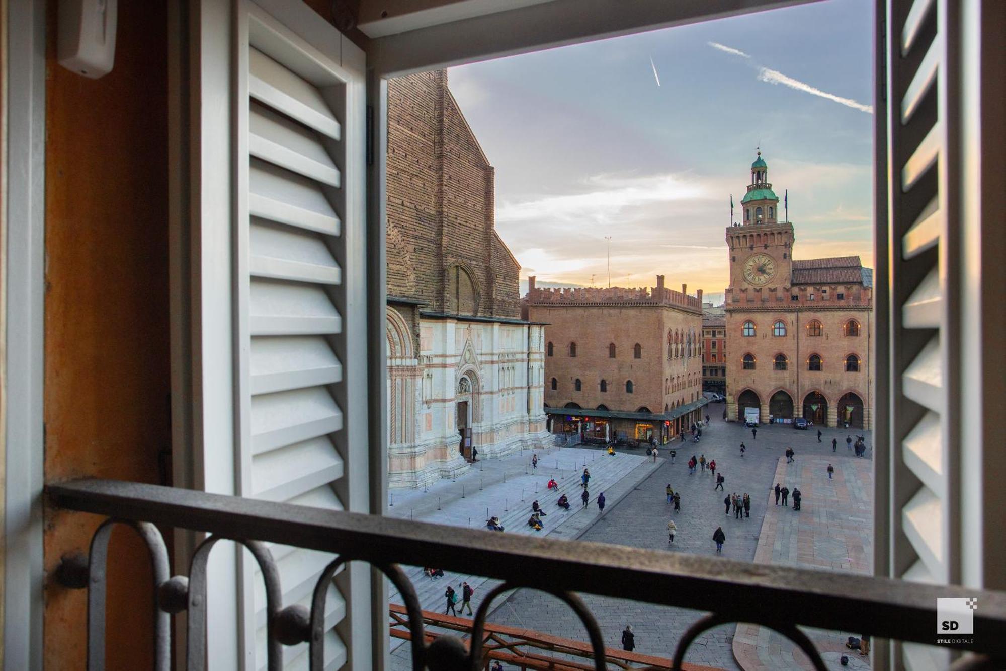 Urbanicooh Asinelli - Balcony On Piazza Maggiore โบโลญญา ภายนอก รูปภาพ